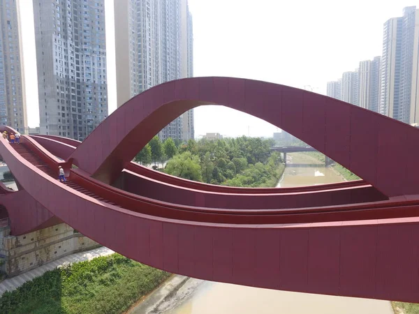 Pemandangan Jembatan Lucky Knot Sebuah Jalan Melengkung Yang Dijuluki Arsitektur — Stok Foto