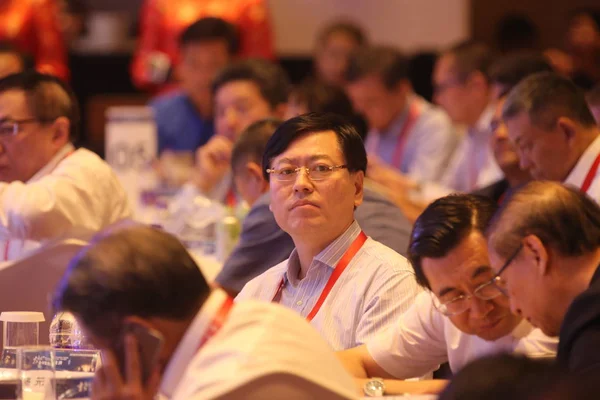 联想董事长兼 Ceo 杨元庆出席2016年8月25日在陕西省西安市举行的亚布力中国企业家论坛 6年夏季峰会活动 — 图库照片