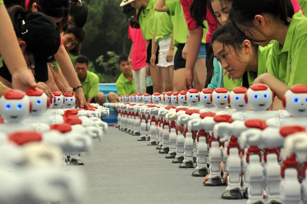 Čínští Zaměstnanci Při Výzvě Vytvoření Nového Světového Rekordu Guinness Který — Stock fotografie