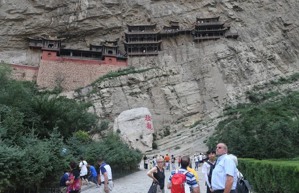 在中国北方山西省大同市浑源县恒山附近的一座山上 可以看到悬挂寺 也被称为吊寺或玄孔寺 — 图库照片