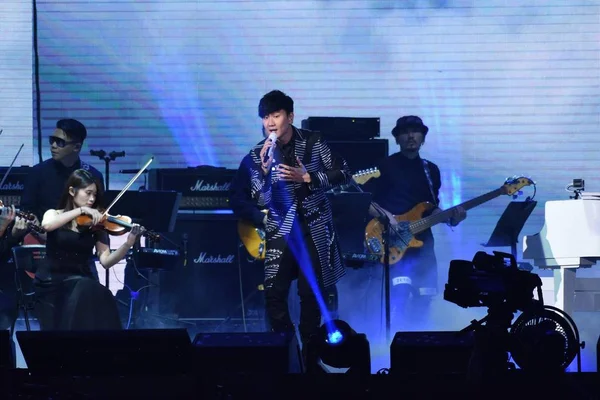 Cantante Singapurense Lin Presenta Ceremonia Presentación Los Premios Hito Music — Foto de Stock