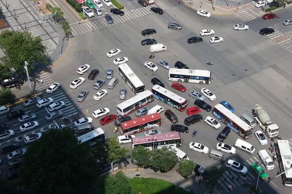 Busse Und Autos Chaos Einer Kreuzung Der Stadt Der Nordwestlichen — Stockfoto