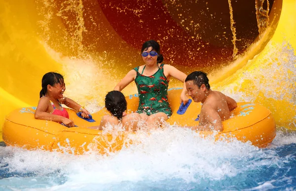 Feriados Divertir Parque Aquático Para Refrescar Dia Escaldante Cidade Luzhou — Fotografia de Stock