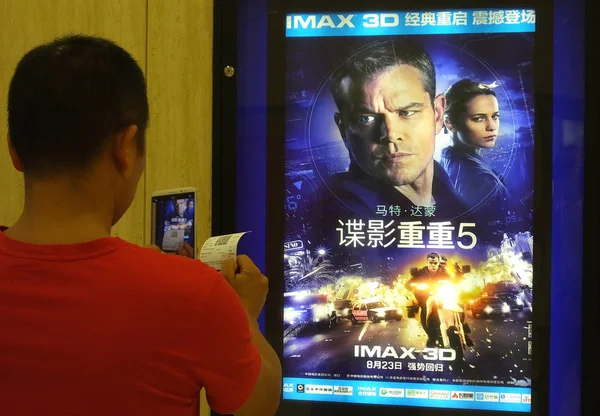 Regizor Chinez Face Fotografie Unui Poster Filmului Jason Bourne Cinematograf — Fotografie, imagine de stoc