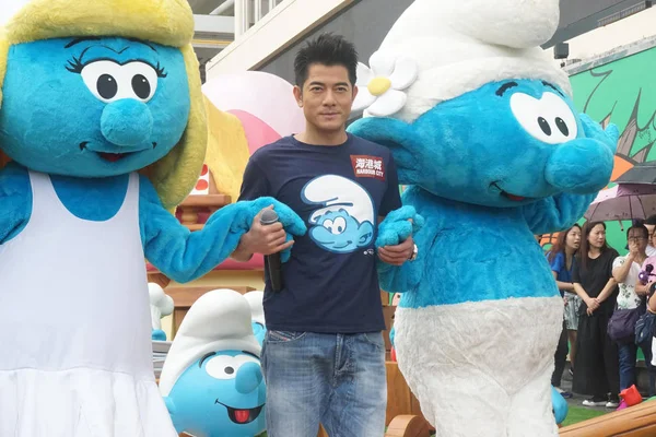 Hong Kong Singer Actor Aaron Kwok Poses Entertainers Dressed Smurf — 图库照片