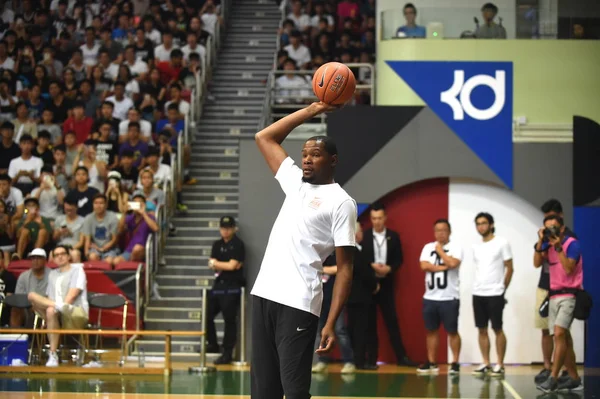 Star Nba Kevin Durant Mostra Sue Abilità Basket Evento Promozionale — Foto Stock