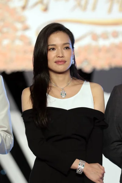 台湾の女優スー ポーズの記者会見での彼女の映画 私の親友の結婚式 上海国際映画祭 中国で 2016 — ストック写真