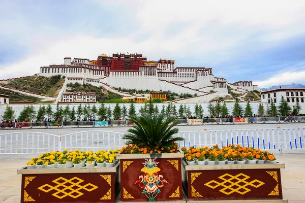 Över Potala Palatset Lhasa Sydvästra Kinas Autonoma Region Tibet Juni — Stockfoto