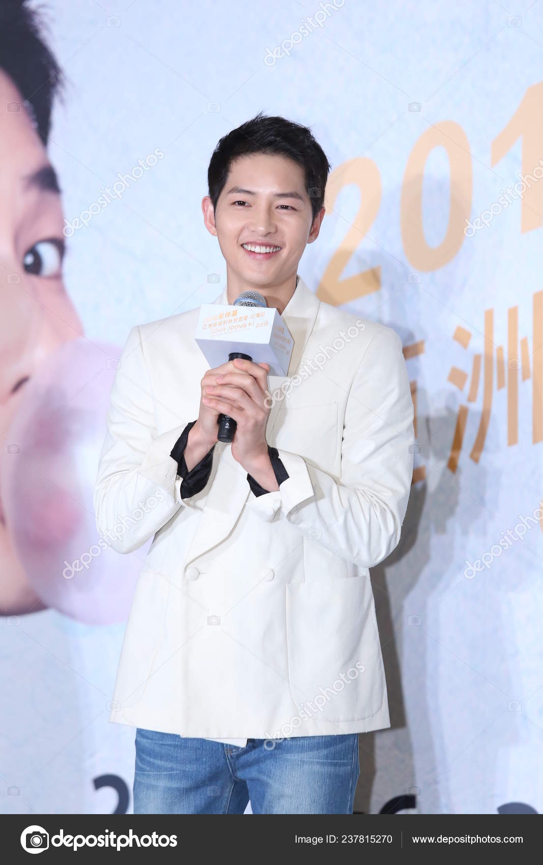 Song Joong Ki Meets His Character From “Descendants Of The Sun”