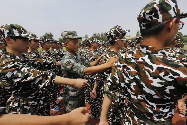 Murid Murid Muda China Mengambil Bagian Dalam Sesi Pelatihan Militer — Stok Foto