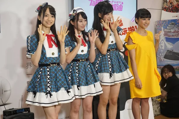 左から 倉野尾成美 坂口渚 小栗有以 日本のアイドルグループ