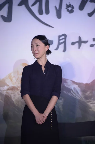 Die Chinesische Schauspielerin Zhou Xun Besucht Die Premiere Des Naturdokumentarfilms — Stockfoto