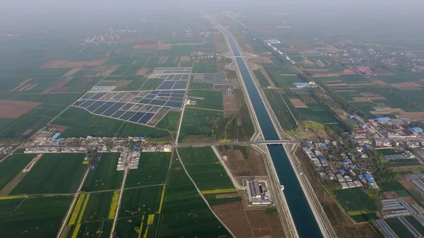 Tanzhai ホウジチャ町 Zhenping 南洋市 中国の中央河南省の南から北の水迂回プロジェクトの中央ルートの水路の空中写真 月2016 — ストック写真