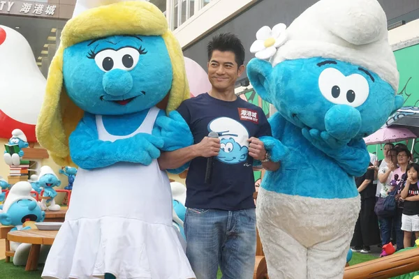 Hong Kong Singer Actor Aaron Kwok Poses Entertainers Dressed Smurf — 图库照片