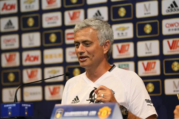 Trener Jose Mourinho Manchester United Uczęszcza Konferencji Prasowej Zgodność Shanghai — Zdjęcie stockowe