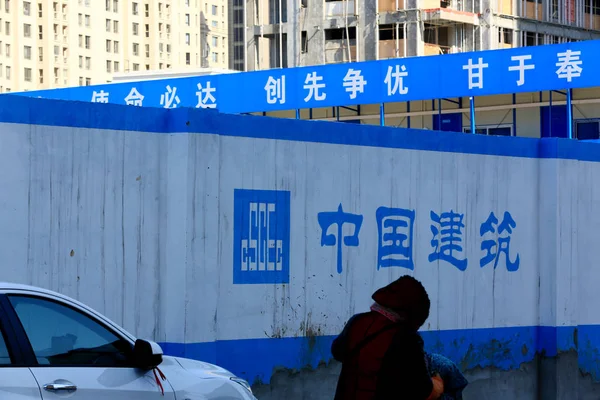 Gyalogos Elsétál Egy Építkezésen Cscec Kínai Állami Építőipari Műszaki Corporation — Stock Fotó