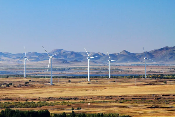 Ветряные Турбины Кружатся Выработки Электроэнергии Ветряной Электростанции Городе Уланхот Север — стоковое фото