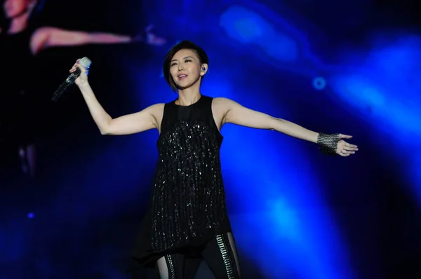Singaporianska Sångare Stefanie Sjunger Solen Echo Music Festival Shanghai Kina — Stockfoto