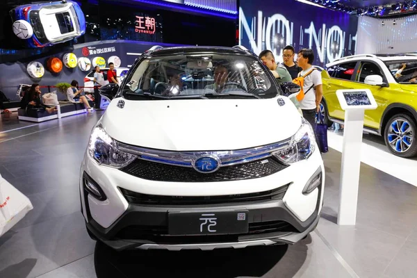 Suv Híbrido Enchufable Byd Yuan Exhibe Durante 14ª Exposición Internacional —  Fotos de Stock