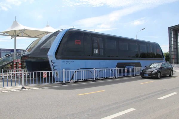 Coche Pasa Por Transit Elevated Bus Teb Carretera Fumin Ciudad —  Fotos de Stock