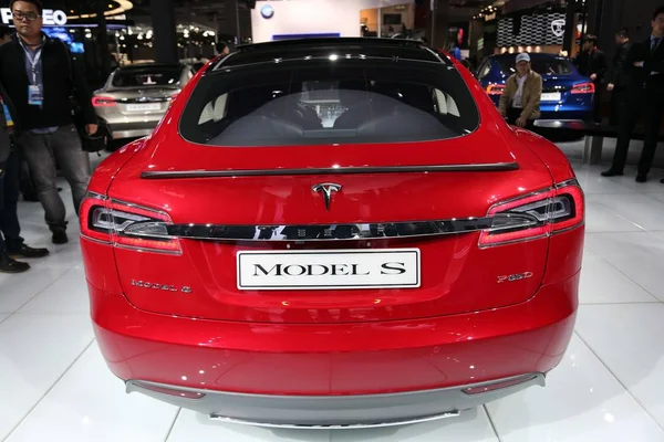 Návštěvníci Podívat Elektromobil Tesla Model Shanghai International Automobile Průmyslu Výstavy — Stock fotografie