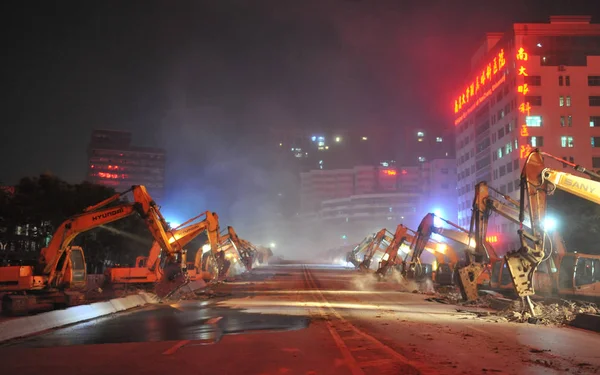 Yonghe Gate Yıkılması Ekskavatör Görünümünü Gece Üstgeçit Nanchang Şehirde Doğu — Stok fotoğraf