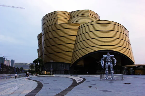 Робот Экспонируется Перед Закрытым Кинопарком Ванда Городе Ухань Центральная Провинция — стоковое фото