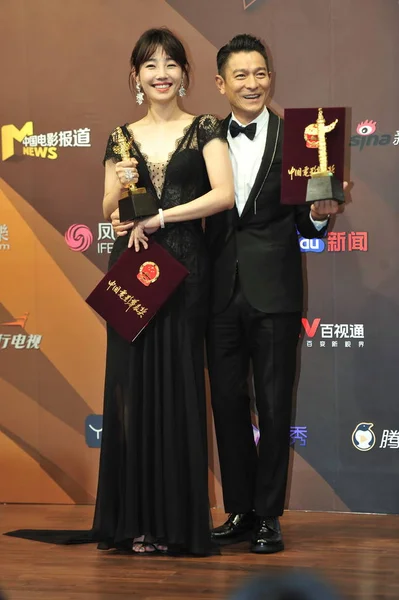 Китайська Актриса Бай Baihe Ліворуч Гонконгу Співак Актор Енді Лау — стокове фото