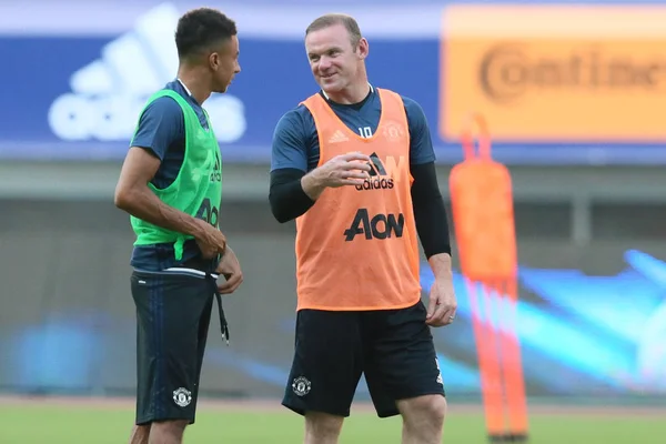 Wayne Rooney Till Höger Manchester United Talar Till Jesse Lingard — Stockfoto