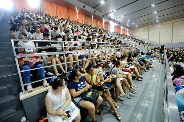 Gli Studenti Cinesi Partecipano Una Sessione Esercitazione Revisione Esame Annuale — Foto Stock