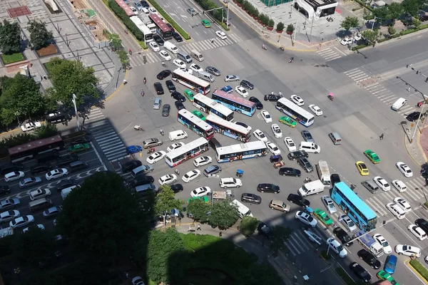 Busse Und Autos Chaos Einer Kreuzung Der Stadt Der Nordwestlichen — Stockfoto