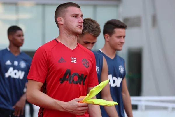 Sam Johnstone Εμπρός Και Τους Συμπαίκτες Της Manchester United Φτάνουν — Φωτογραφία Αρχείου