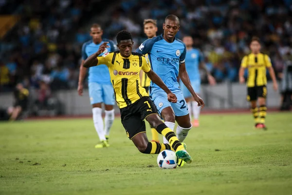 Ousmane Dembele Borussia Dortmund Izquierda Desafía Fernandinho Roza Manchester City — Foto de Stock