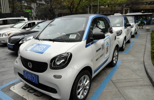 Los Coches Inteligentes Del Servicio Car2Go Mercedes Benz Representan Chongqing — Foto de Stock
