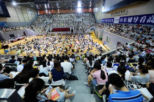 Los Estudiantes Chinos Participan Tutorial Una Sesión Revisión Para Examen — Foto de Stock