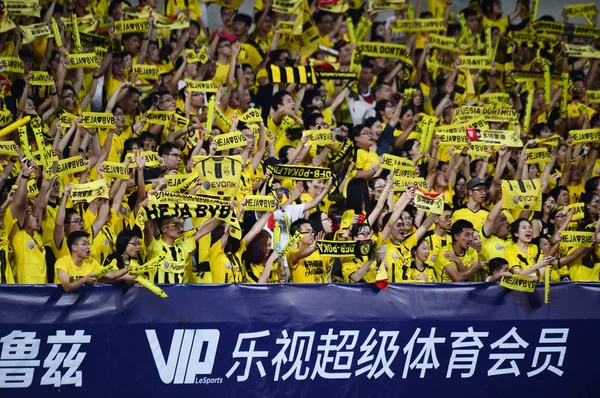 Chinese Voetbalfans Ophouden Van Spandoeken Schreeuwen Leuzen Steun Voor Borussia — Stockfoto