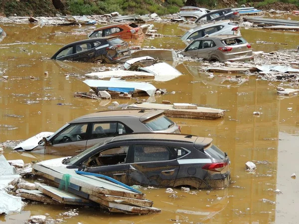 Personenauto Zijn Ondergedompeld Het Water Gewassen Door Overstromingen Veroorzaakt Door — Stockfoto