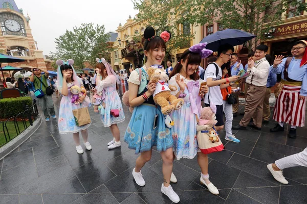 Les Touristes Visitent Shanghai Disneyland Shanghai Disney Resort Pudong Shanghai — Photo