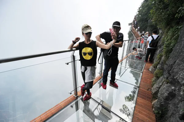 Tourist Poses Selfies 100 Meter Long Meter Wide Glass Skywalk — стоковое фото