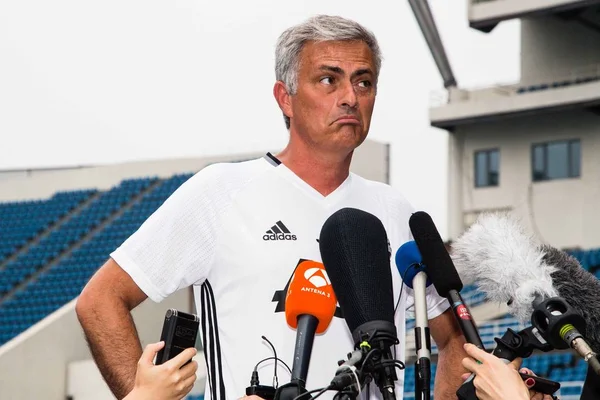 Głowy Trener Jose Mourinho Manchester United Jest Przesłuchiwany Przez Reporterów — Zdjęcie stockowe