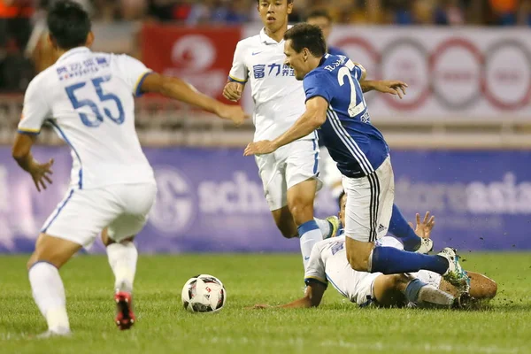 Sascha Riether Schalke Certo Desafia Jogadores Guangzhou Durante Amistoso Futebol — Fotografia de Stock