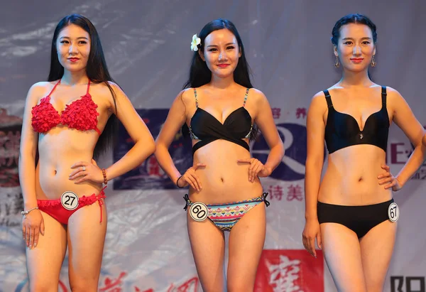 Kínai Modell Bikini Ruhás Yuanyuan Központ Aki Kapott Melleit Arc — Stock Fotó