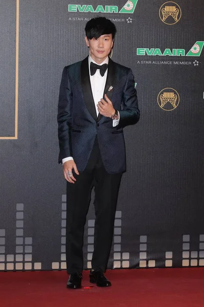 Singapurský Zpěvák Lin Přichází Červeném Koberci Pro Golden Melody Awards — Stock fotografie