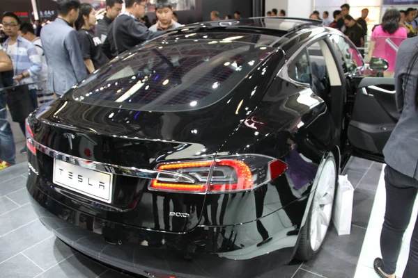 Visitors Look Tesla Model Electric Car Display 14Th Beijing International — Stock Photo, Image