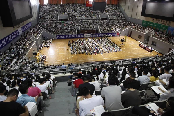 Gli Studenti Cinesi Partecipano Una Sessione Esercitazione Revisione Esame Annuale — Foto Stock
