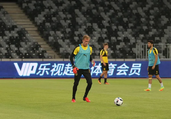 Goleiro Erik Durm Frente Companheiros Equipe Borussia Dortmund Participam Uma — Fotografia de Stock