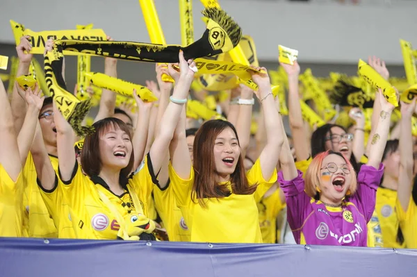 Los Fanáticos Del Fútbol Chino Borussia Dortmund Ven Partido Shanghai — Foto de Stock