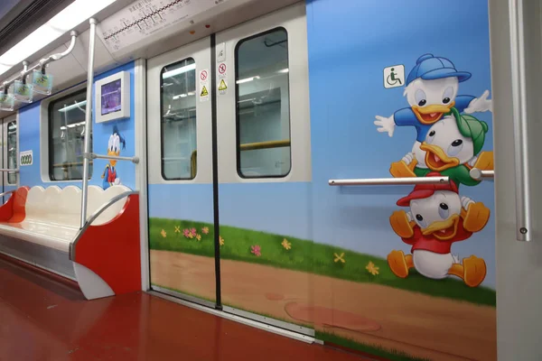 Las Imágenes Dibujos Animados Representan Tren Metro Con Temática Disney —  Fotos de Stock