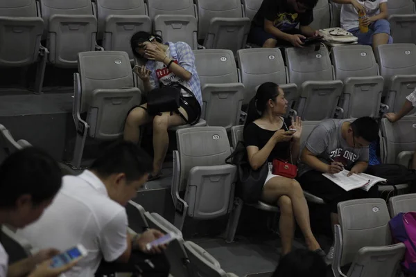 Китайские Студенты Отдыхают Время Перерыва Учебно Обзорной Сессии Ежегодного Экзамена — стоковое фото