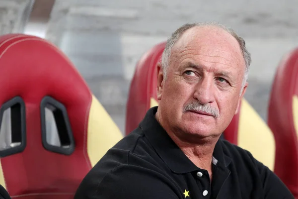 Plik Trener Luiz Felipe Scolari Chin Guangzhou Evergrande Wygląda Podczas — Zdjęcie stockowe